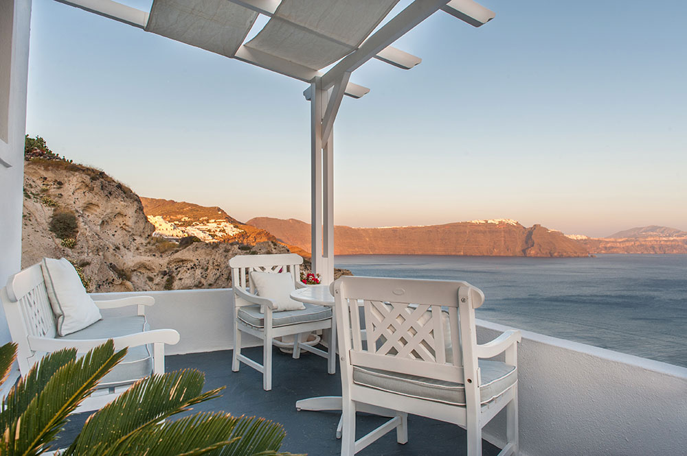 Luxury Suites with Breathtaking View in Santorini