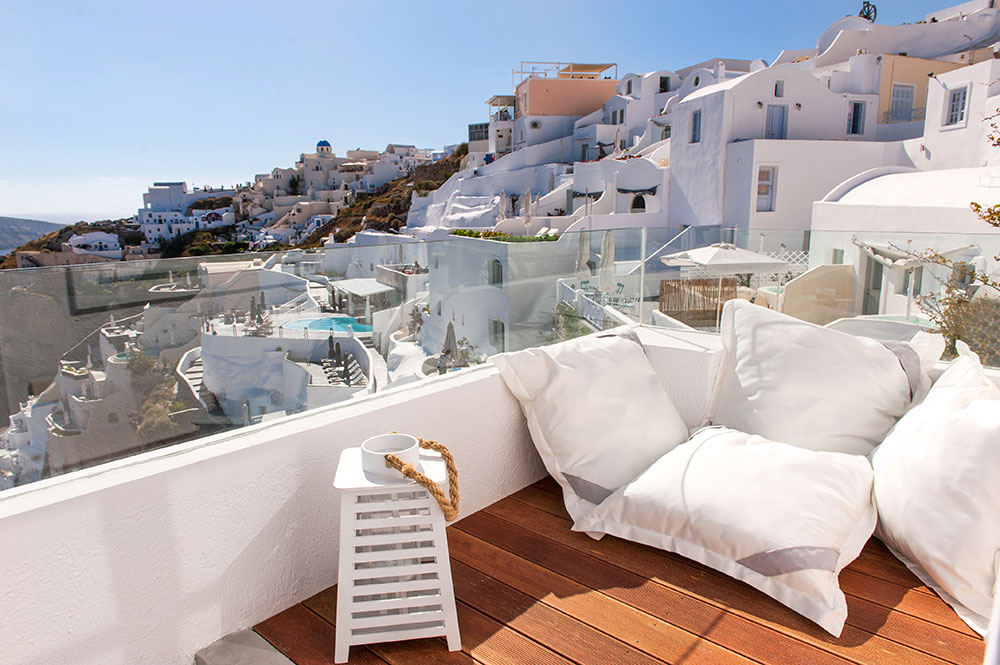 Luxury Suites with Breathtaking View in Santorini