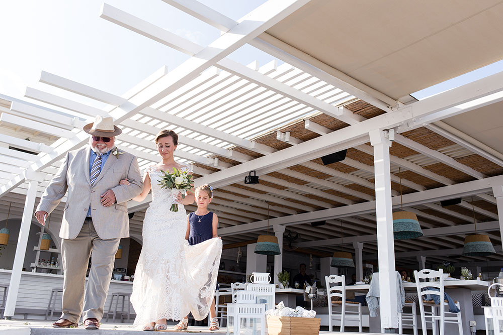 Intimate symbolic wedding in Paros
